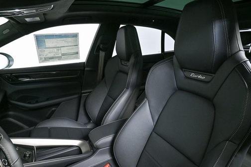 2025 Porsche Macan Turbo