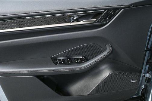 2025 Porsche Macan Turbo