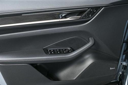 2025 Porsche Macan Turbo