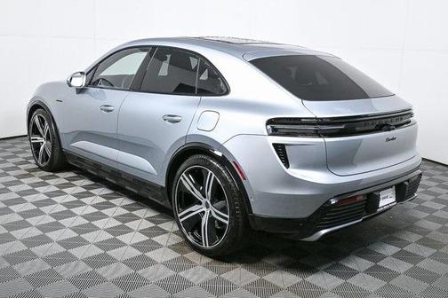 2025 Porsche Macan Turbo