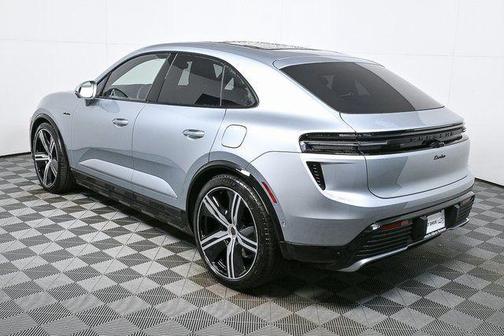 2025 Porsche Macan Turbo
