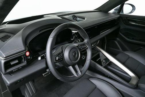 2025 Porsche Macan Turbo