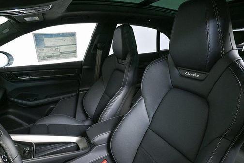 2025 Porsche Macan Turbo