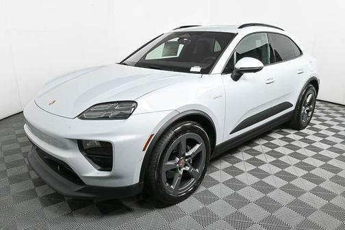 2025 Porsche Macan Base