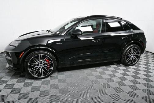 2025 Porsche Macan Turbo