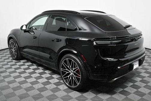 2025 Porsche Macan Turbo