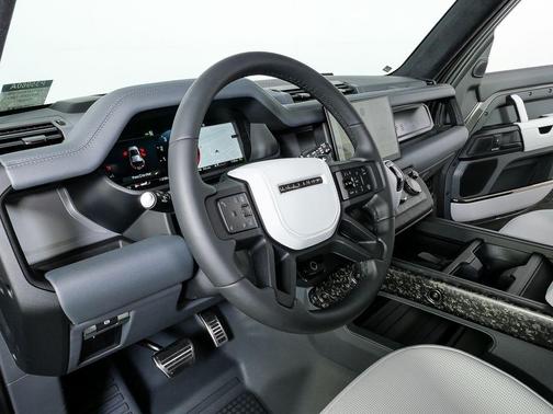 2025 Land Rover Defender V8