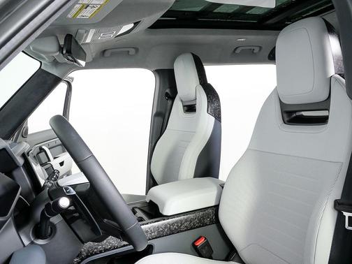 2025 Land Rover Defender V8