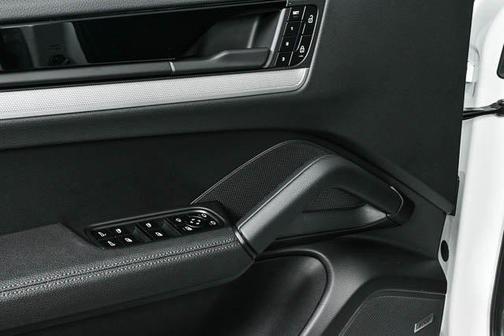 2025 Porsche Cayenne AWD