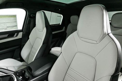 2025 Porsche Cayenne E-Hybrid S