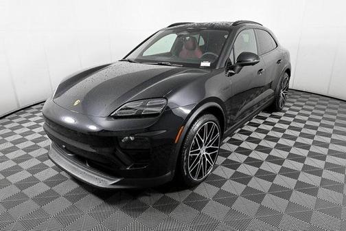 2025 Porsche Macan Base