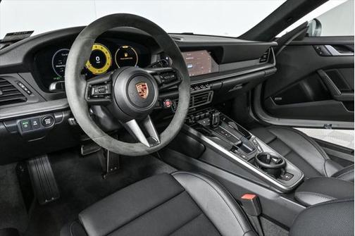 2025 Porsche 911 Carrera