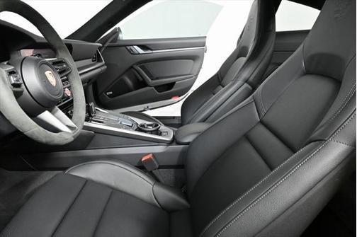 2025 Porsche 911 Carrera