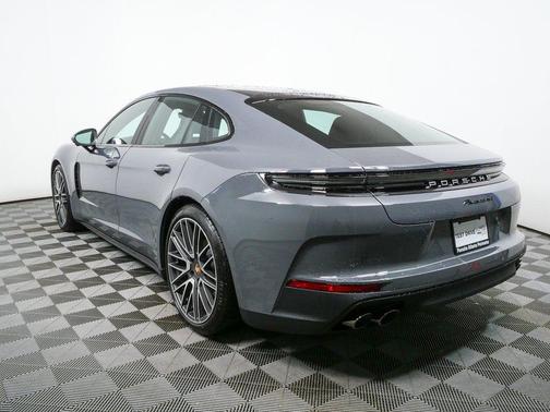2026 Porsche Panamera 4
