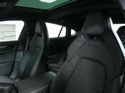 2026 Porsche Panamera 4