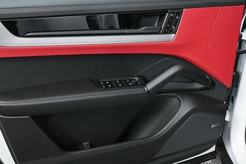 2025 Porsche Cayenne AWD