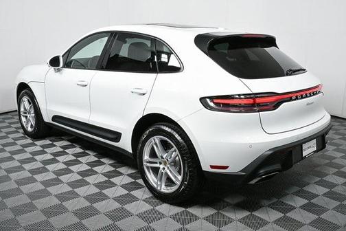 2025 Porsche Macan Base