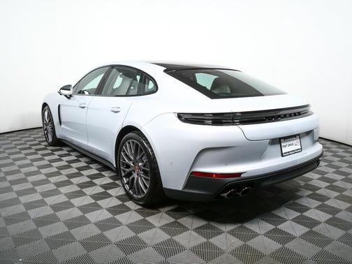 2026 Porsche Panamera RWD