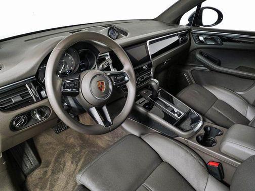 Night Blue Metallic 2022 Porsche Macan Macan
