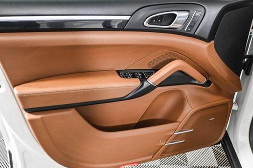 2017 Porsche Cayenne Platinum Edition
