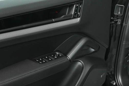 2025 Porsche Cayenne AWD