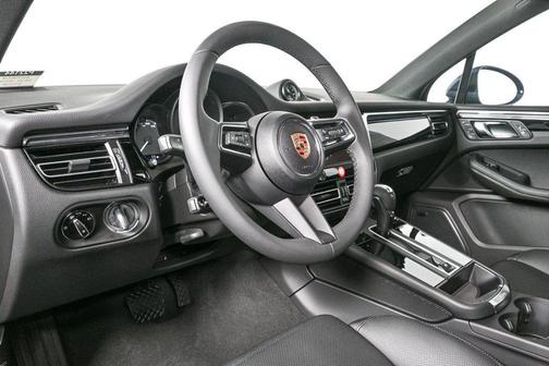 2025 Porsche Macan AWD