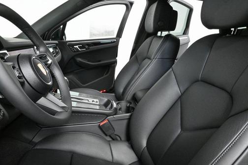 2025 Porsche Macan AWD