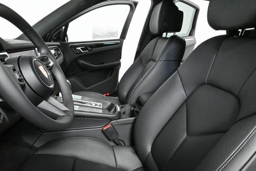 2025 Porsche Macan AWD