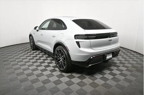 2025 Porsche Macan Turbo