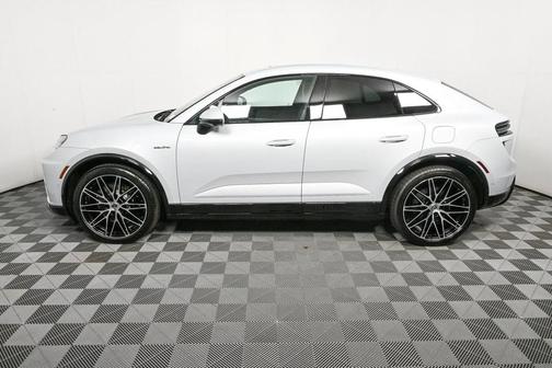 2025 Porsche Macan Turbo