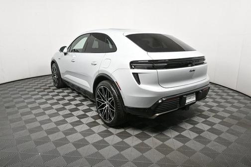 2025 Porsche Macan Turbo