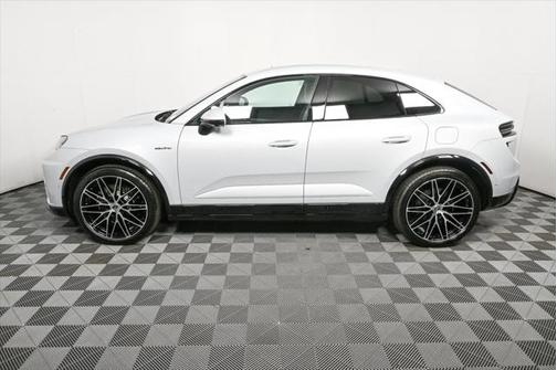 2025 Porsche Macan Turbo