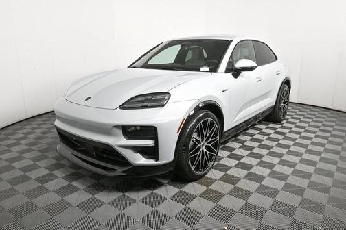 2025 Porsche Macan Turbo
