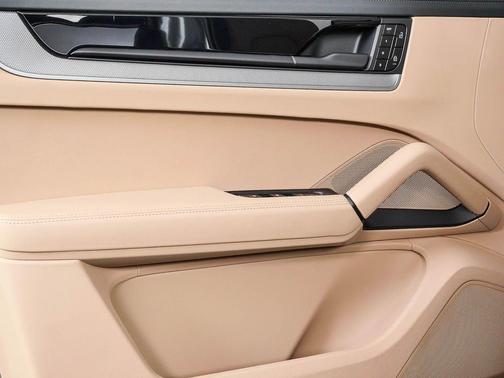 Dolomite Silver Metallic 2026 Porsche Cayenne Cayenne