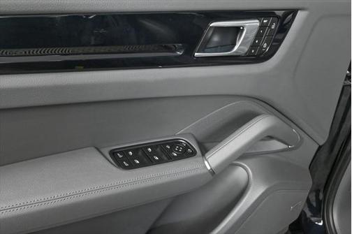 2022 Porsche Cayenne Platinum Edition