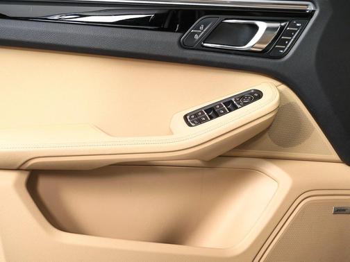 2022 Porsche Macan AWD
