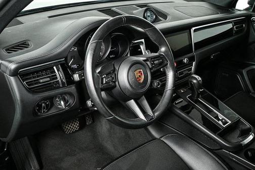 2023 Porsche Macan Base