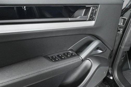 2025 Porsche Cayenne AWD