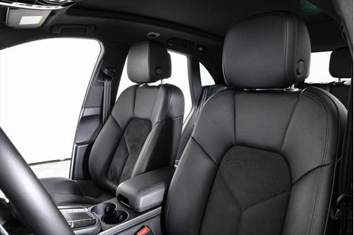 2021 Porsche Macan Base