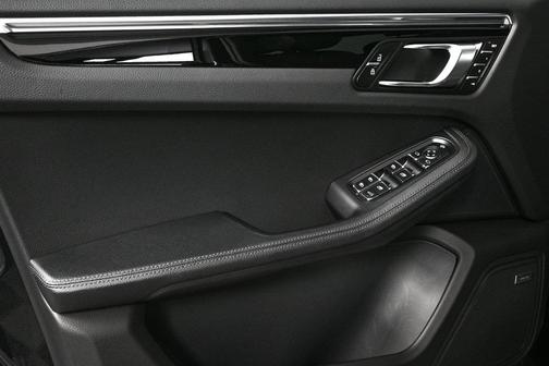 2025 Porsche Macan AWD