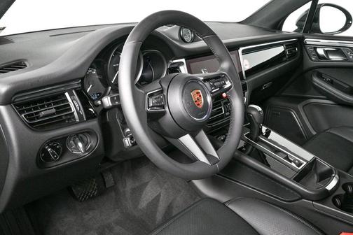 2025 Porsche Macan AWD