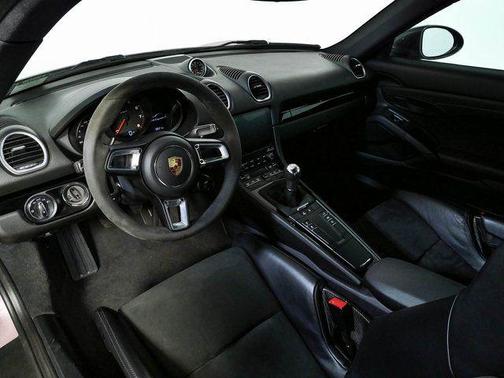 Frozen Berry Metallic 2022 Porsche 718 Cayman T