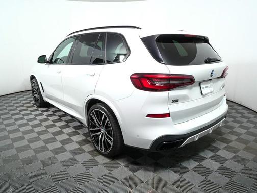 2022 BMW X5 M50i