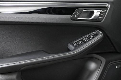 Volcano Grey Metallic 2026 Porsche Macan Macan