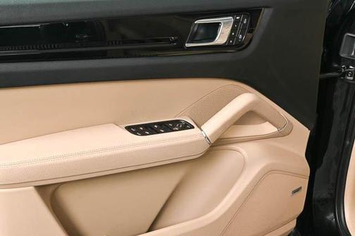2022 Porsche Cayenne Platinum Edition