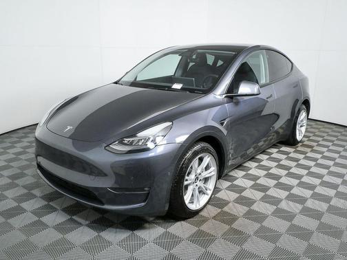 2022 Tesla Model Y Long Range Dual Motor All-Wheel Drive