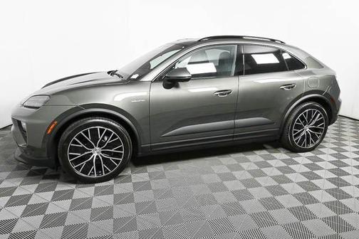 2025 Porsche Macan Base