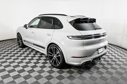 2025 Porsche Cayenne GTS