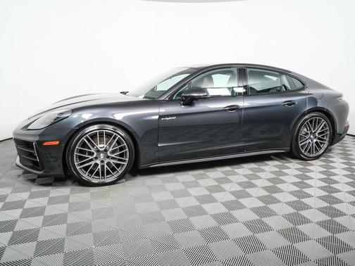 2026 Porsche Panamera 4