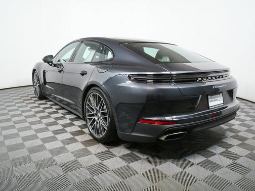 2026 Porsche Panamera 4